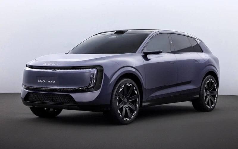 Друзья , Новый кроссовер Audi лишился колец.