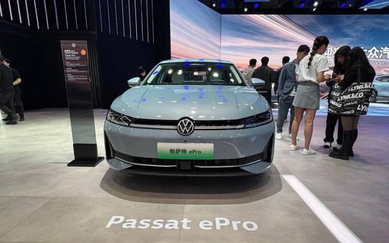 Друзья , Volkswagen Passat получил новую версию - теперь это гибрид.